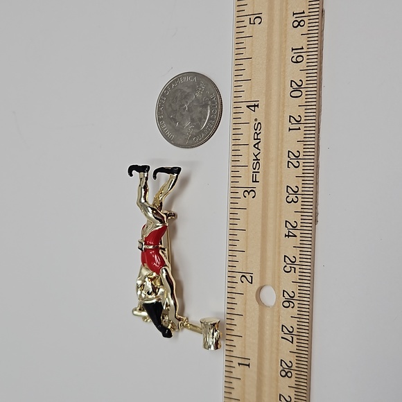 Vintage Pixie Elf Pin Brooch Enamel Gold Tone Red Black - Picture 8 of 9